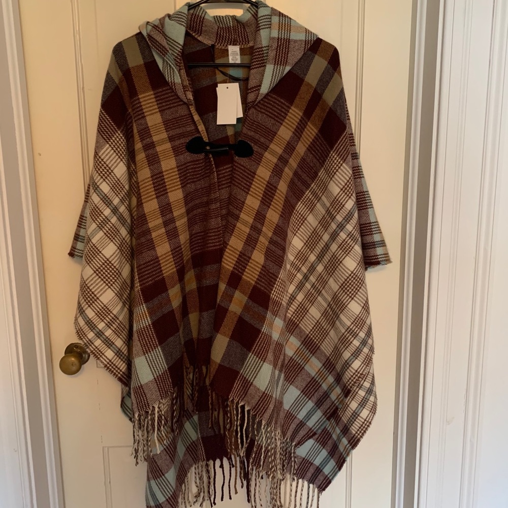 One size warm poncho with hood